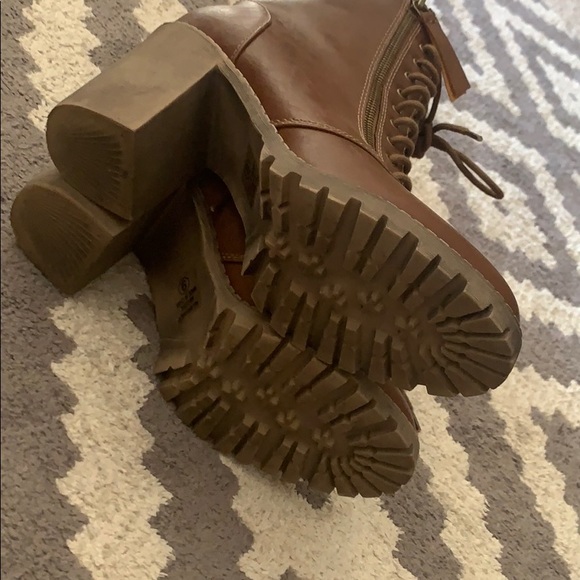 SODA brown heeled booties size 9 - Picture 3 of 6